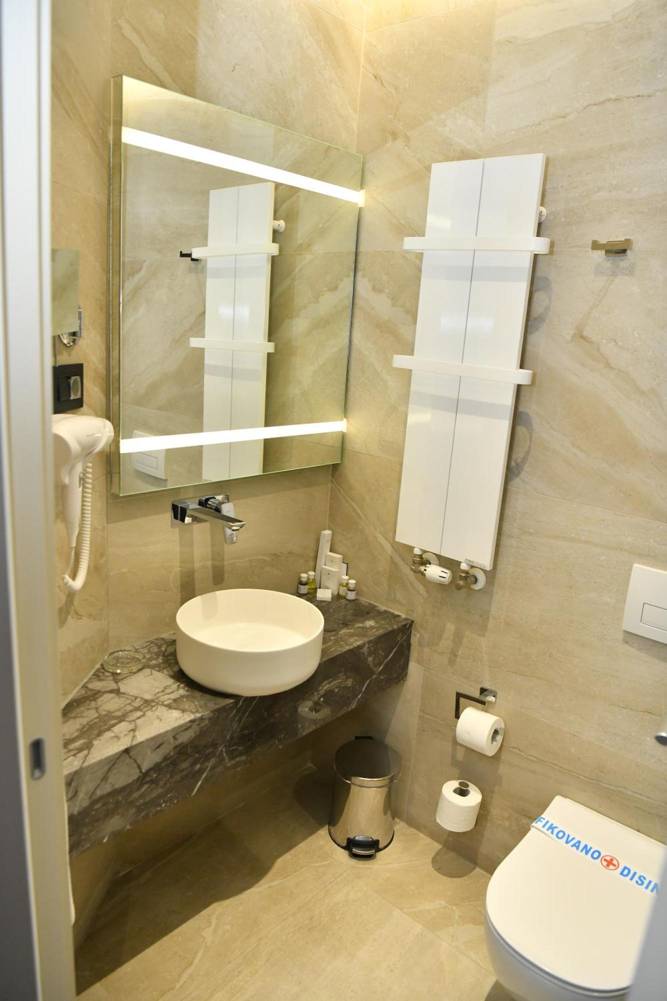Hotel Zeneva Lux Kragujevac Eksteriør bilde