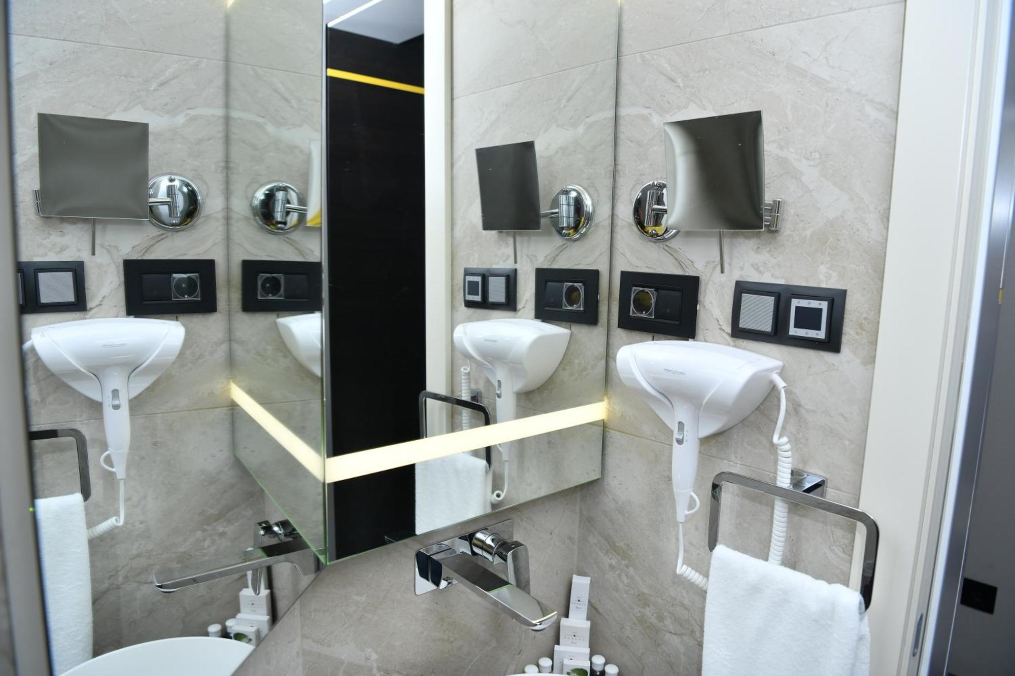 Hotel Zeneva Lux Kragujevac Eksteriør bilde